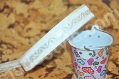 Лента органза с атласным рисунком посредине